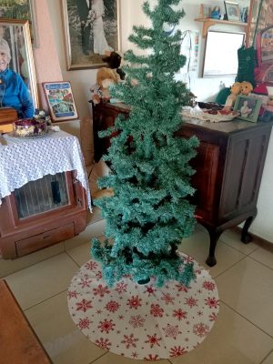 Red Snowflakes Christmas Tree Skirt